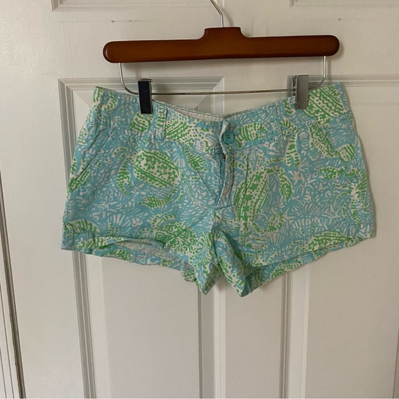 Lilly Pulitzer Walsh Shorts | Let’s Get Crackin’ print, size 6 - Picture 3 of 9